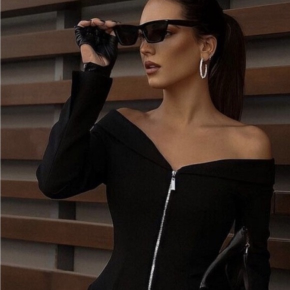 Limited Edition Zara Black Off-Shoulder Jacket top with Zipper - Picture 6 of 7